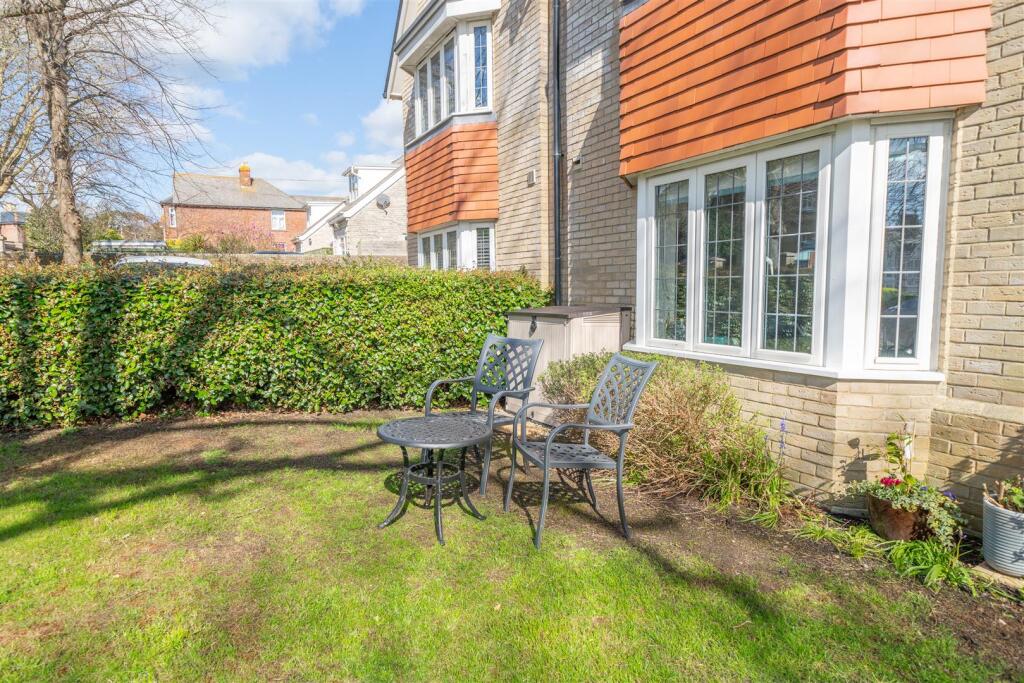House in Weymouth, Melcombe Regis - More