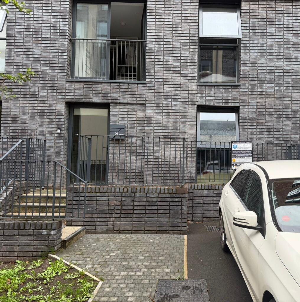 2-bed flat on Dyer Street, Salford, M5, £300,000