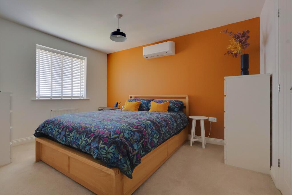 Longcroft Way, Havant - More