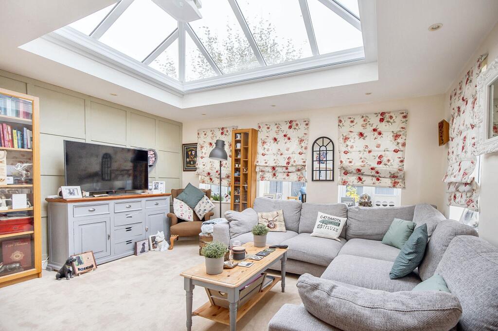 Main image of property: Avenue De Gien, Malmesbury, SN16