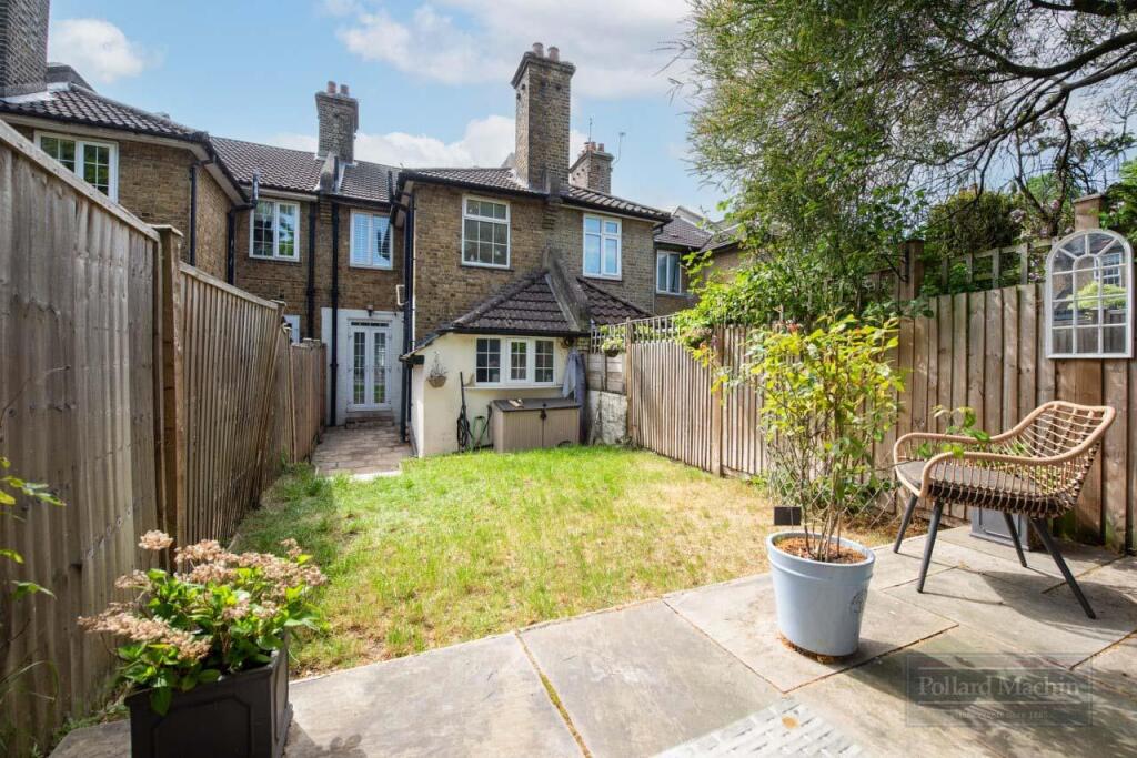 House in London, Waddon - View 3