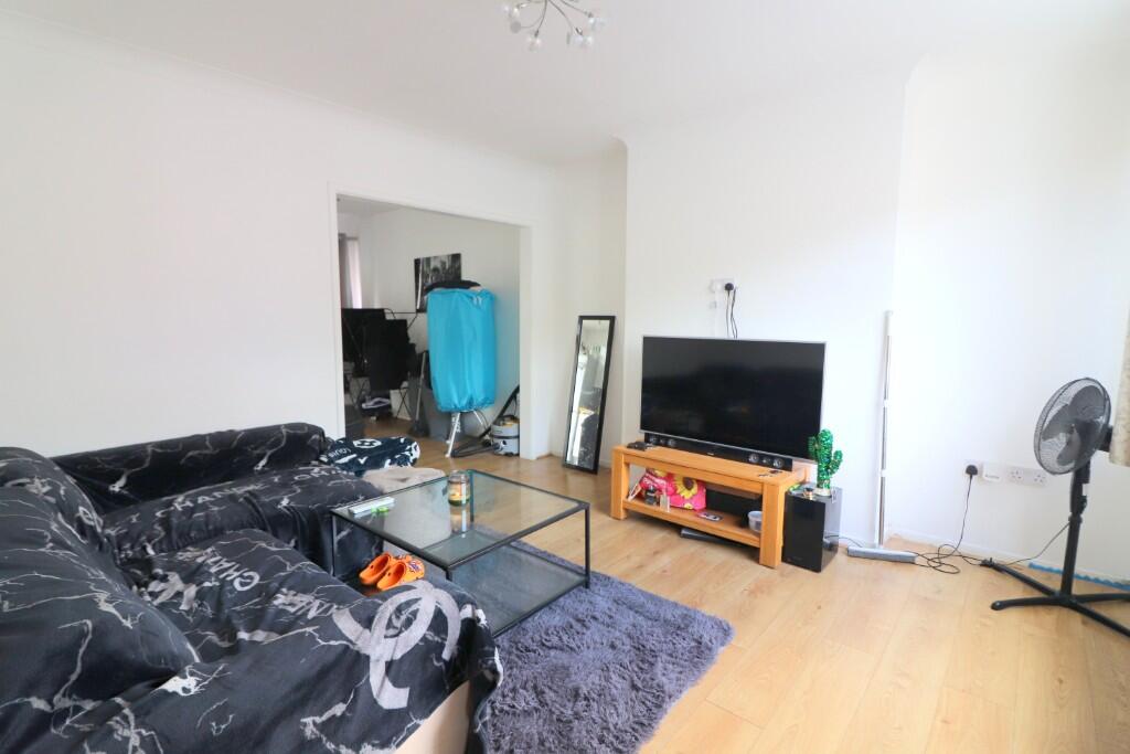 Sunningdale, Luton, Bedfordshire, LU2 7TF - View 3