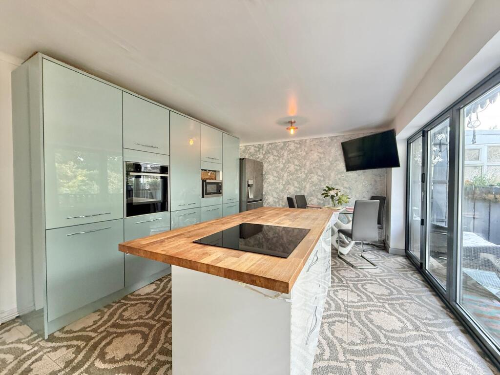 House in Tameside, Greater Manchester - View 3