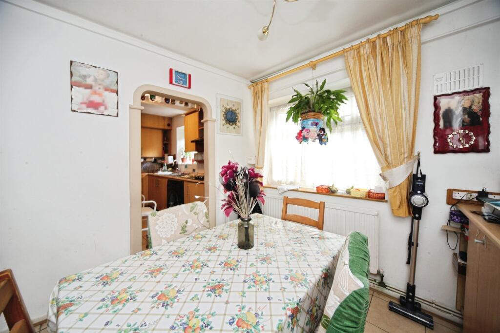 Apartment in Luton - View 5