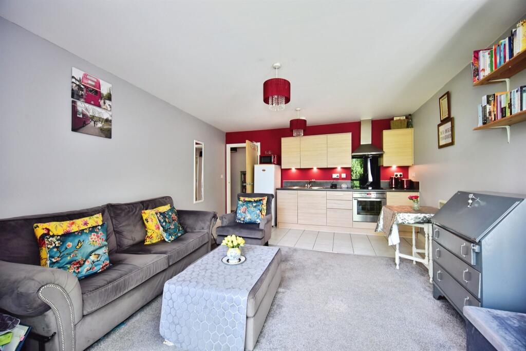 Apartment in Maidstone, Kent - View 5