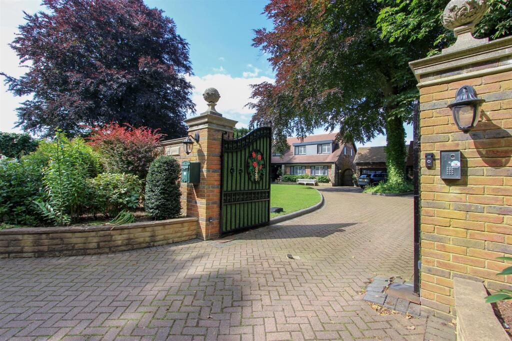 Park Road, Banstead Village photo 3