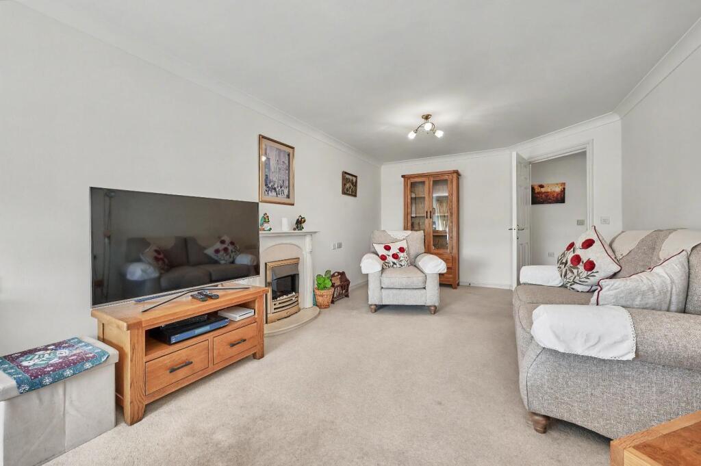 House in Stevenage, Old Town - View 4