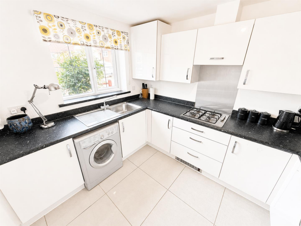 House in Weldon, Priors Hall Park - View 5