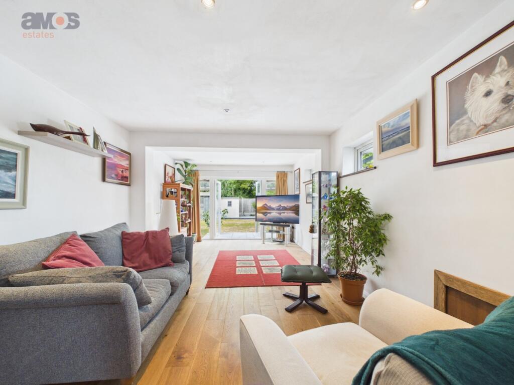 House in Castle Point, Hadleigh - View 2