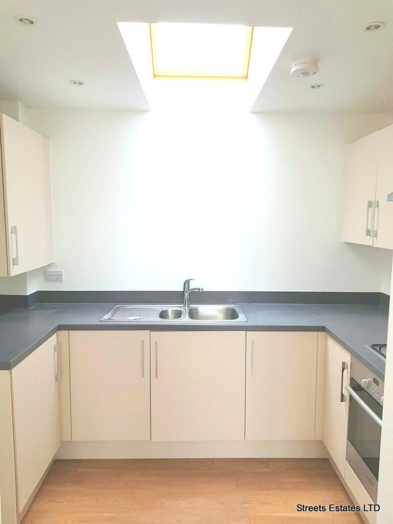 House in Rochester, Frindsbury Extra - View 2