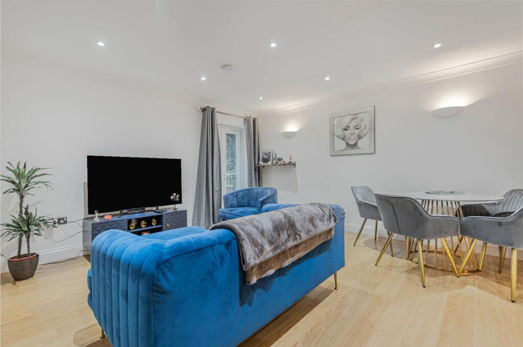 3-bed flat on The Avenue, Beckenham, BR3 5ES, £529,999