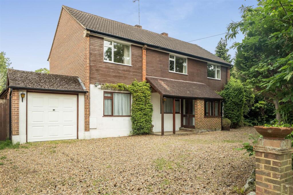 Main image of property: New Wokingham Road, Crowthorne, Berkshire, RG45 7NR