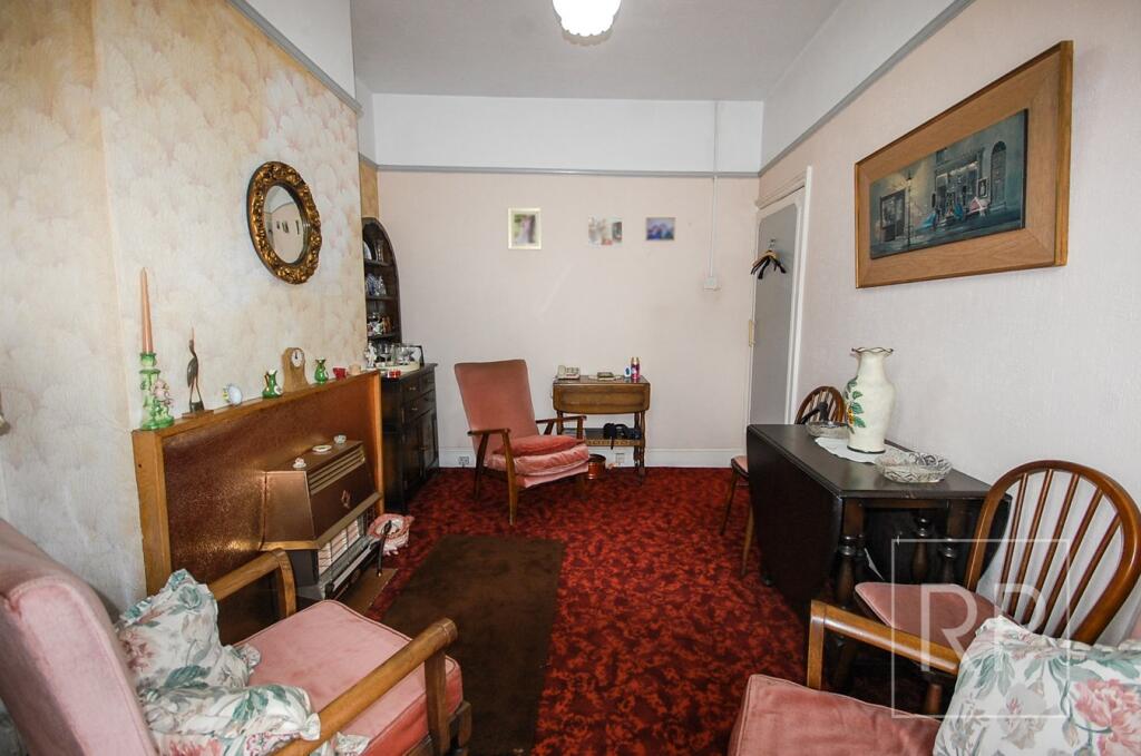 House in Wolverhampton, Goldthorn Hill - View 4