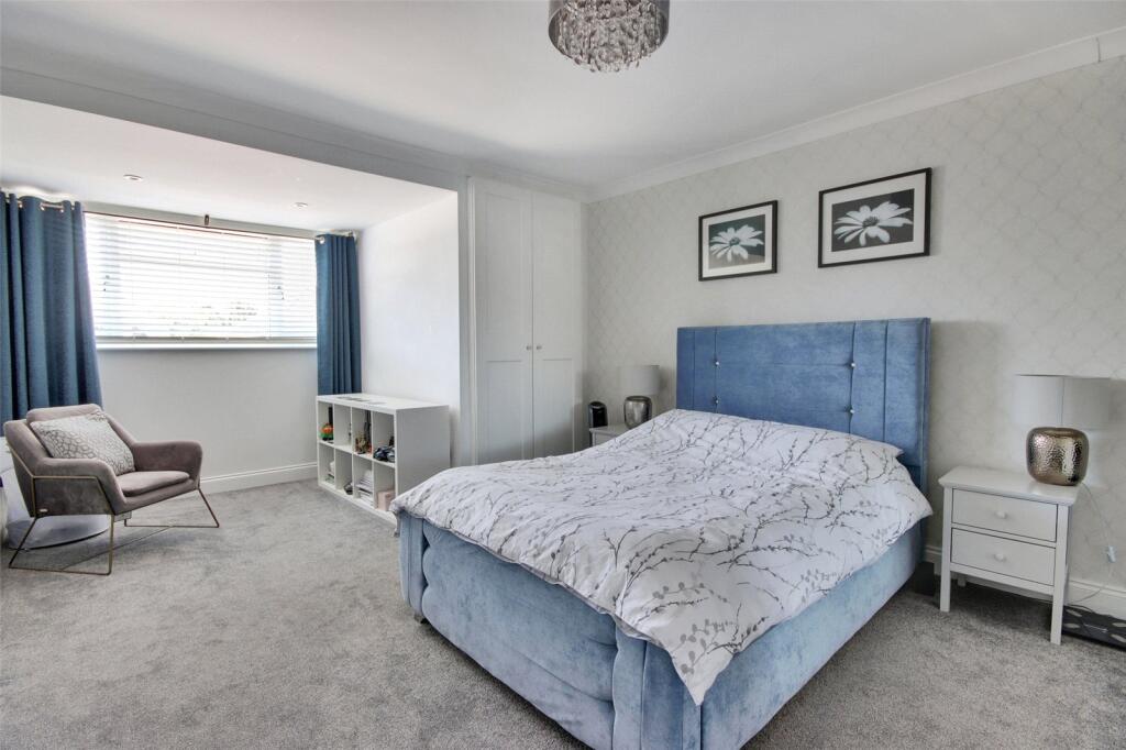 House in Dartford - More