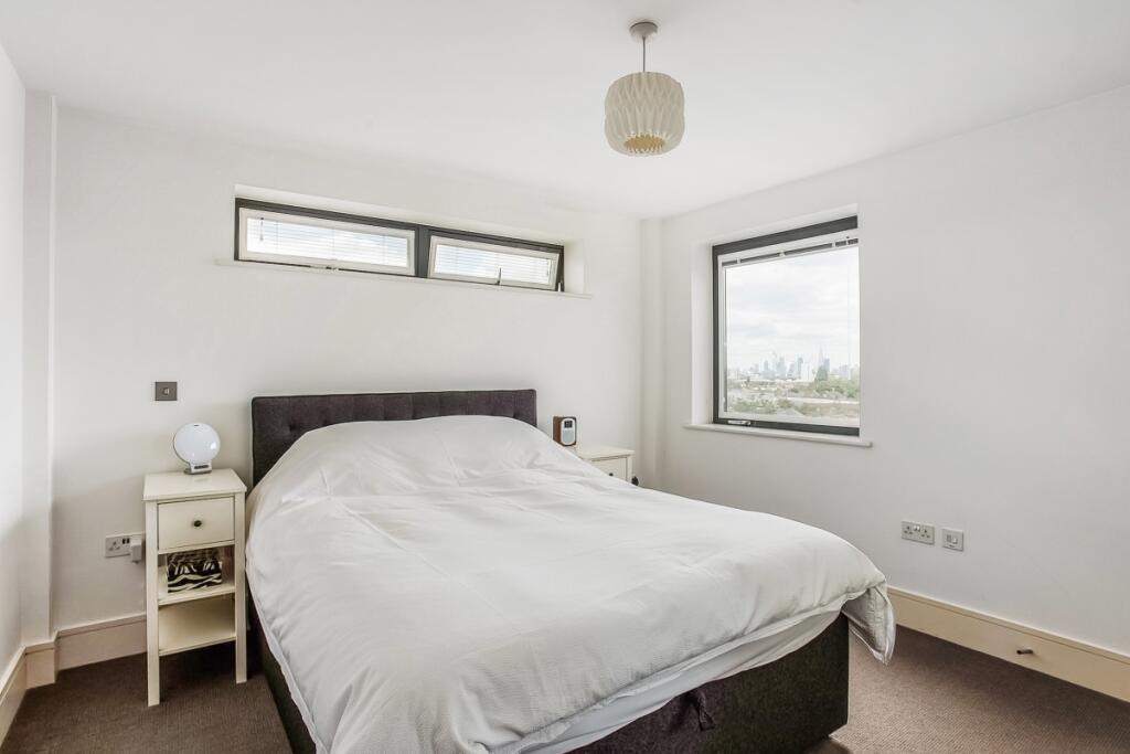 Apartment in London - More