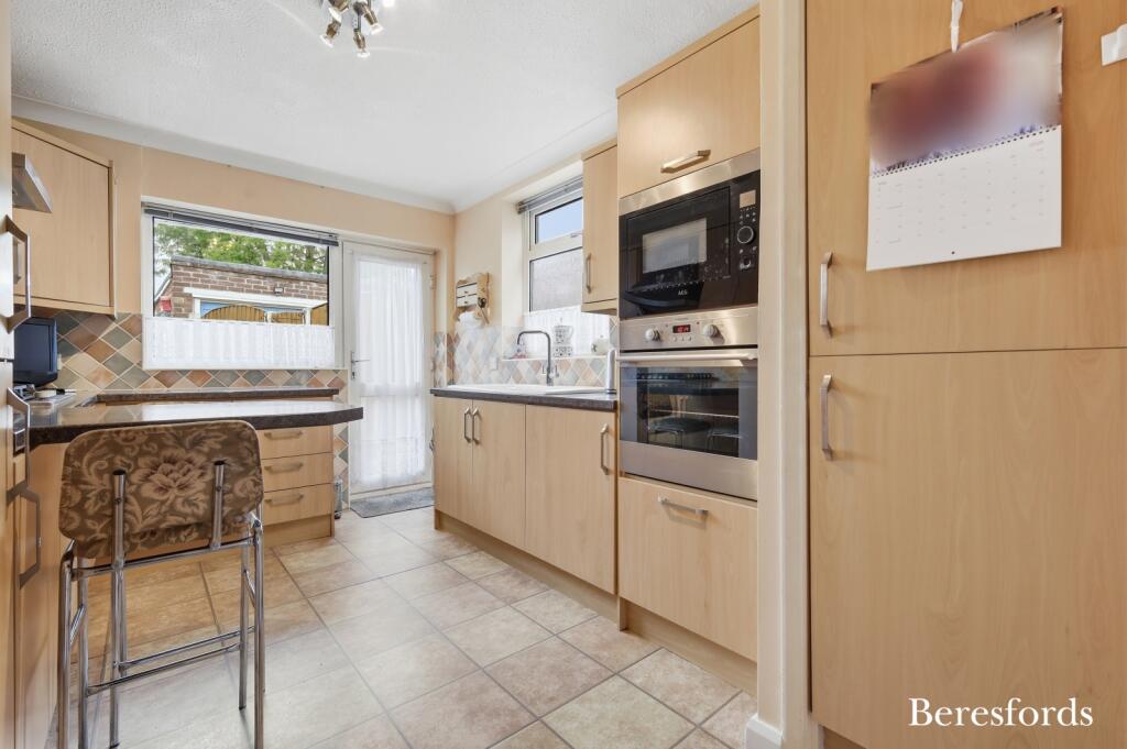 Arnolds Avenue, Hutton, CM13 - View 4