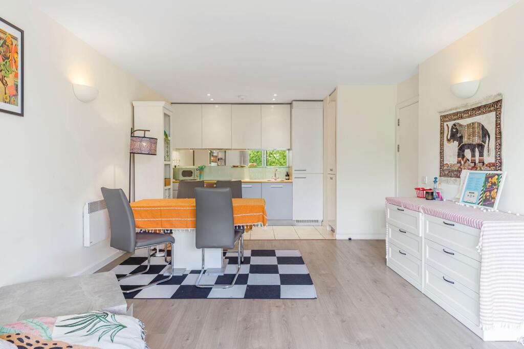 Apartment in London - View 5