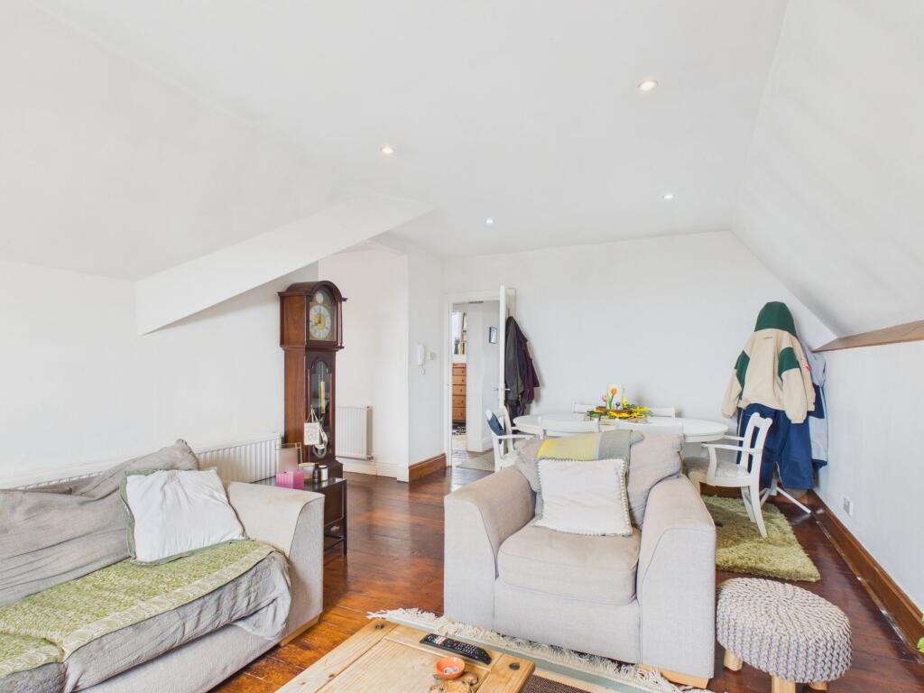 Apartment in Barry, The Knap - View 4