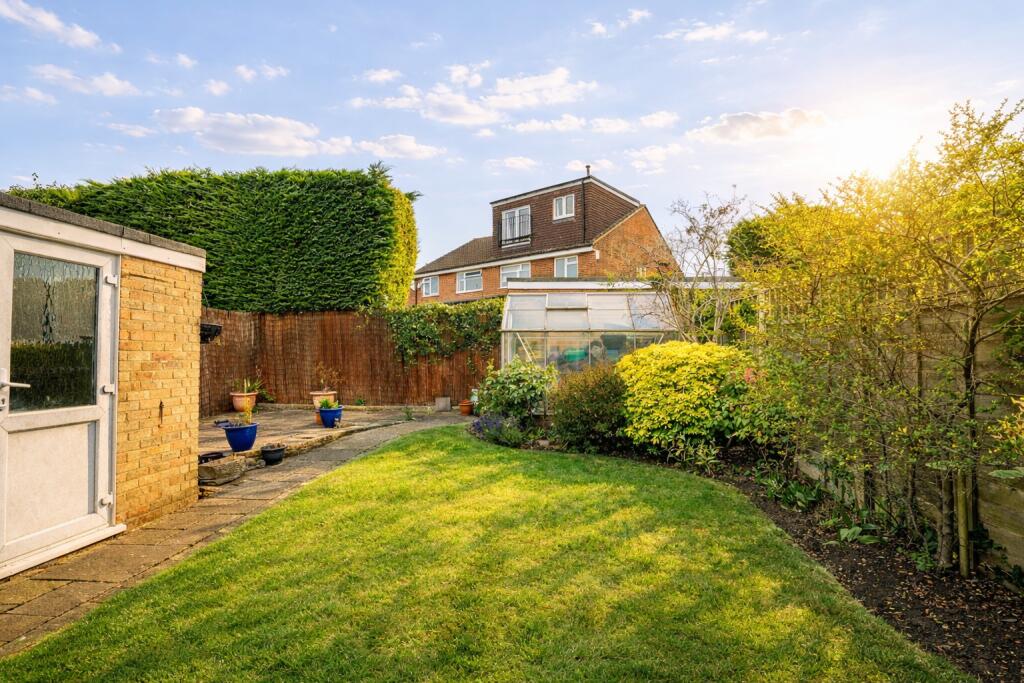 Alzey Gardens, Harpenden, Hertfordshire, AL5