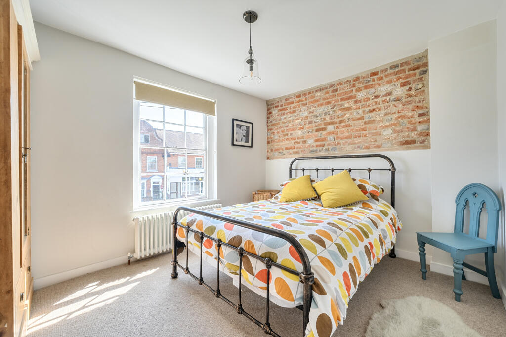 High Street, Merstham, RH1 - View 5