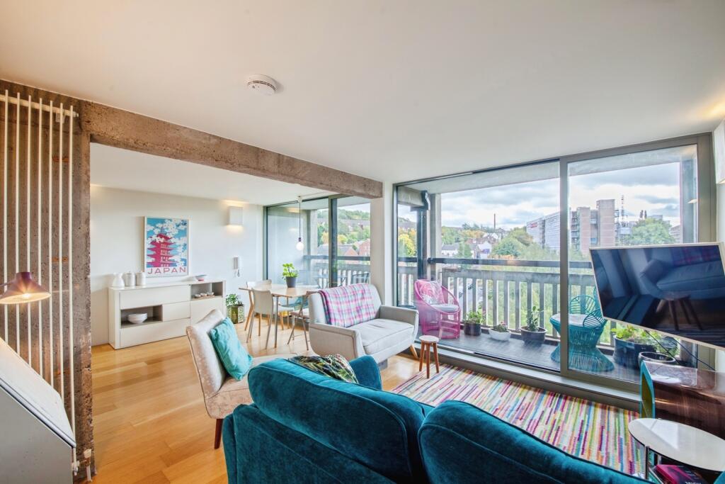 Apartment in Sheffield, South Yorkshire - More