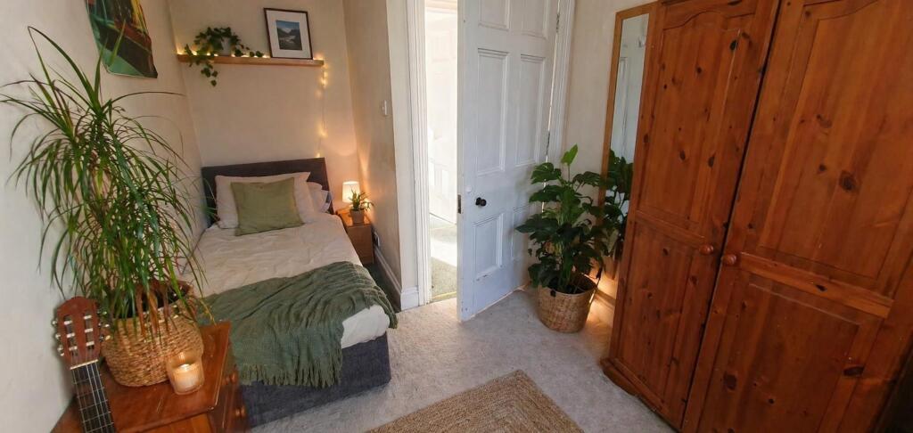 5 bedroom flat for rent