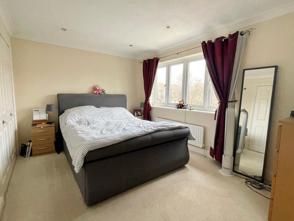 House in Southampton - More