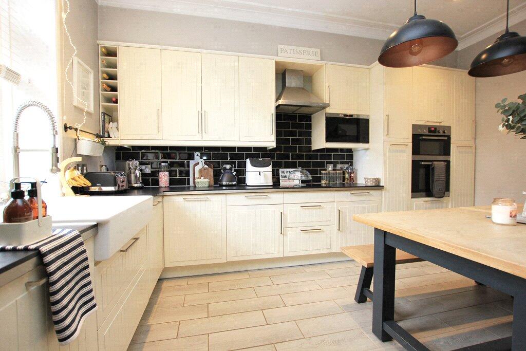 2 Croft Terrace, Carleton, BD23 3DP photo 4
