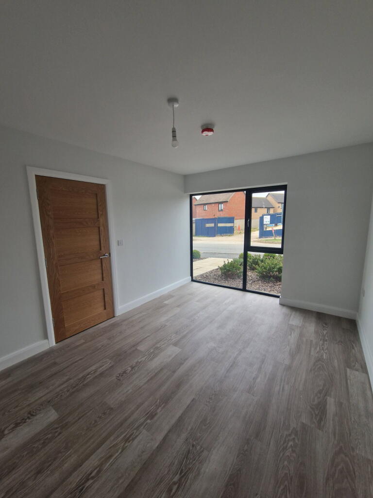 House in Northampton, North Northamptonshire - View 3