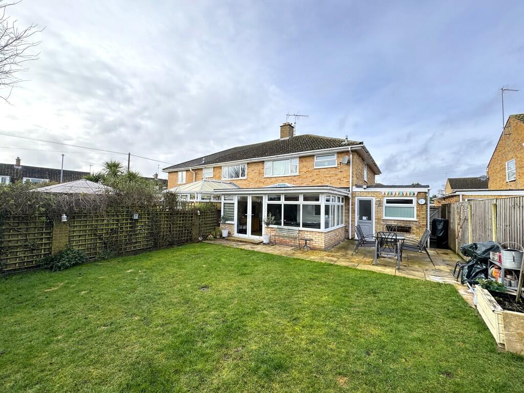 REFFLEY - Very Well Presented 3 Bedroom Family House in Cul-De-Sac Location photo 2