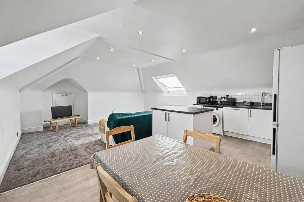 Apartment in Dorchester - More