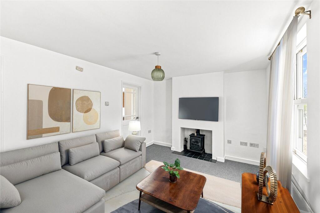 House in Flitwick, Central Bedfordshire - More