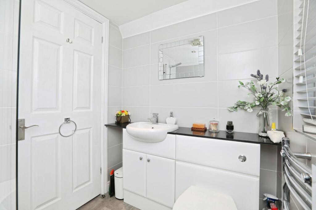 House in Swale, Minster-on-Sea - More