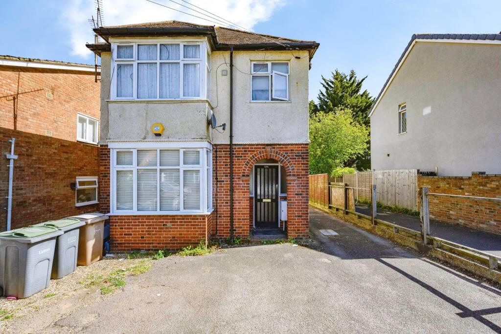 Main image of property: Beechwood Road, Luton, Bedfordshire, LU4