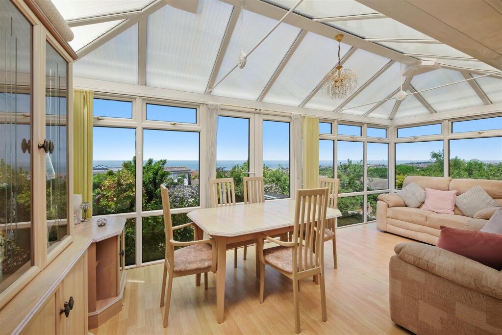 House in Whitstable, Mariner's View - More