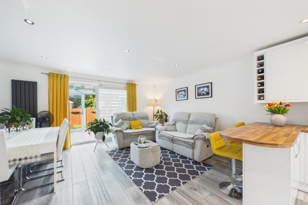 House in Sandhurst, Owlsmoor - View 4