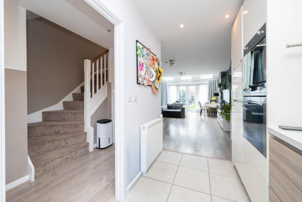 House in Horsham, Broadbridge Heath - View 3