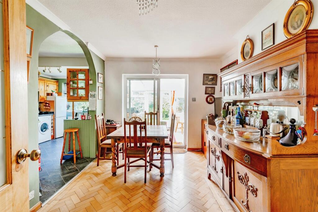 3-bed bungalow on Millers Lane, Outwood, Redhill, £700,000