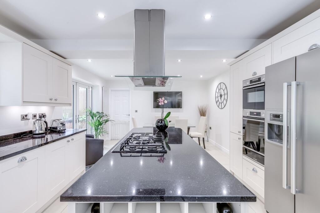 Chorley Road, Standish, WN1 - View 3