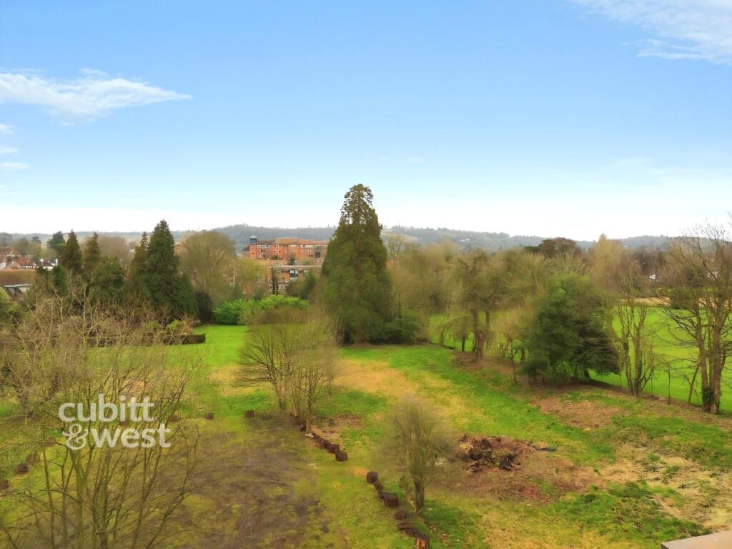 Apartment in Reigate and Banstead, Surrey - View 5