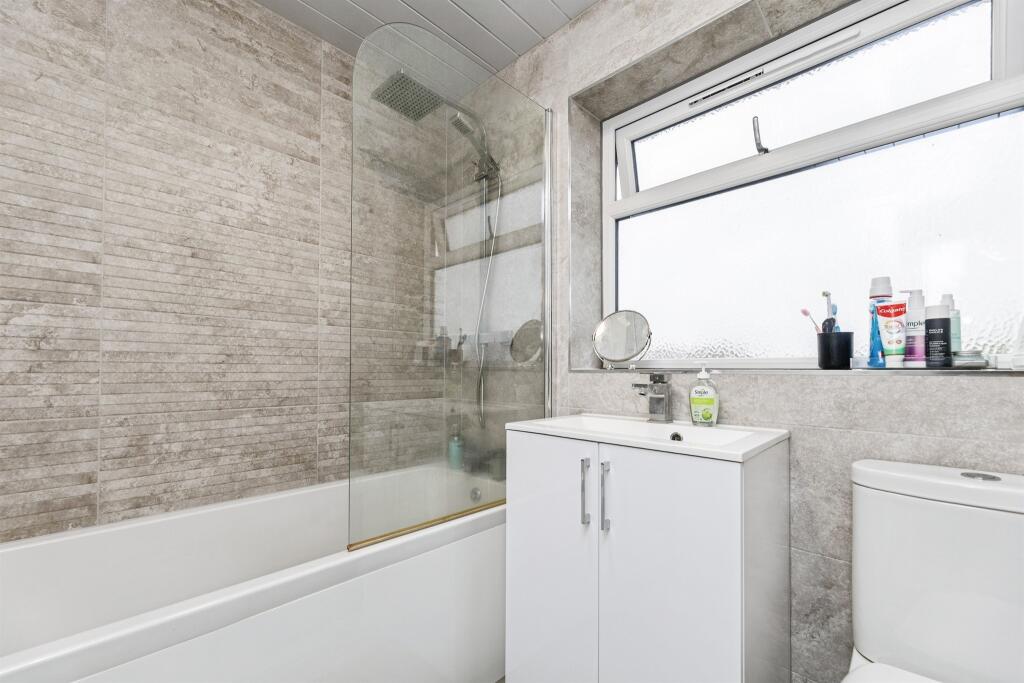 House in Wakefield - View 5