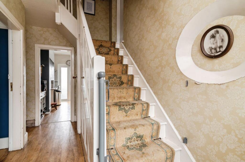 House in Nottingham, Nottinghamshire - More