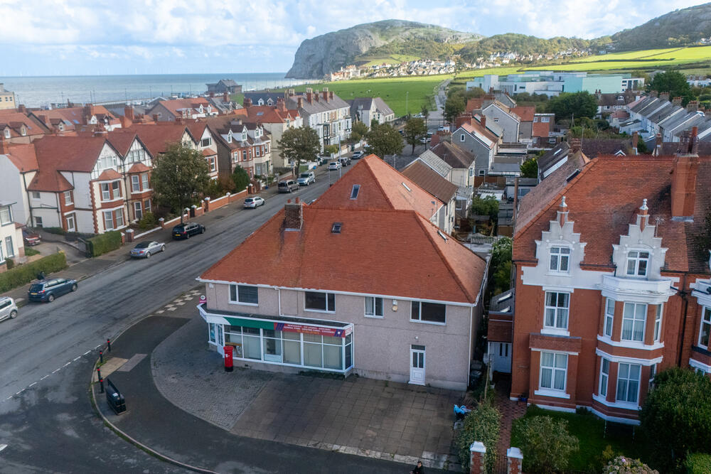 Studio house on 57D Mostyn Avenue, Llandudno, Conwy LL30 1DZ, £375,000