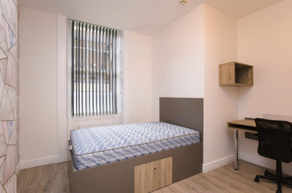 Apartment in Newcastle upon Tyne - View 5