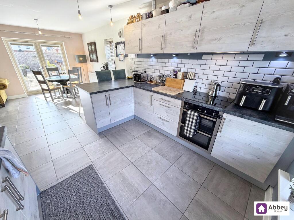 House in Whetstone - View 5