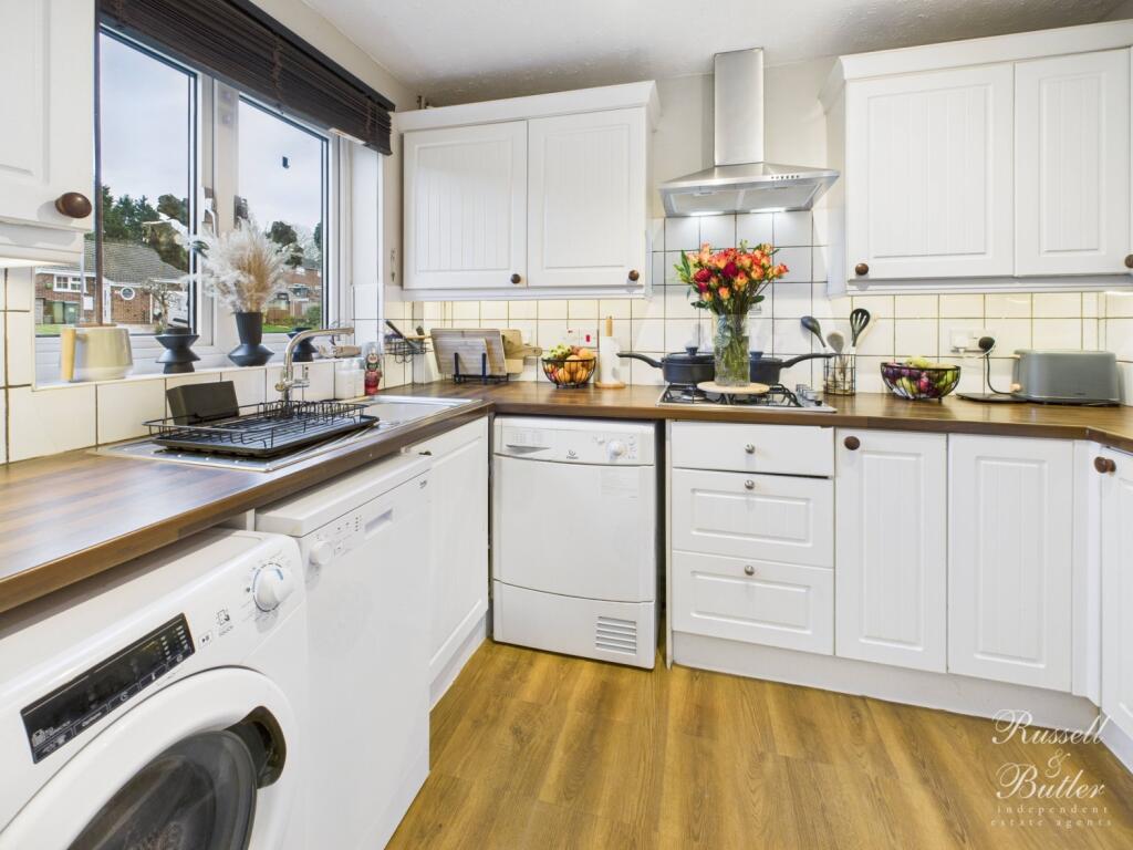 Meadway, Buckingham, MK18 1BL photo 2