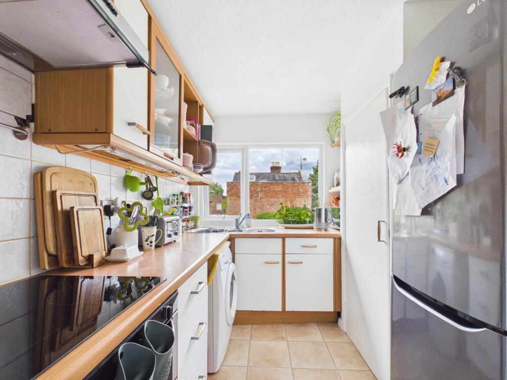 Apartment in Horsham, West Sussex - View 4