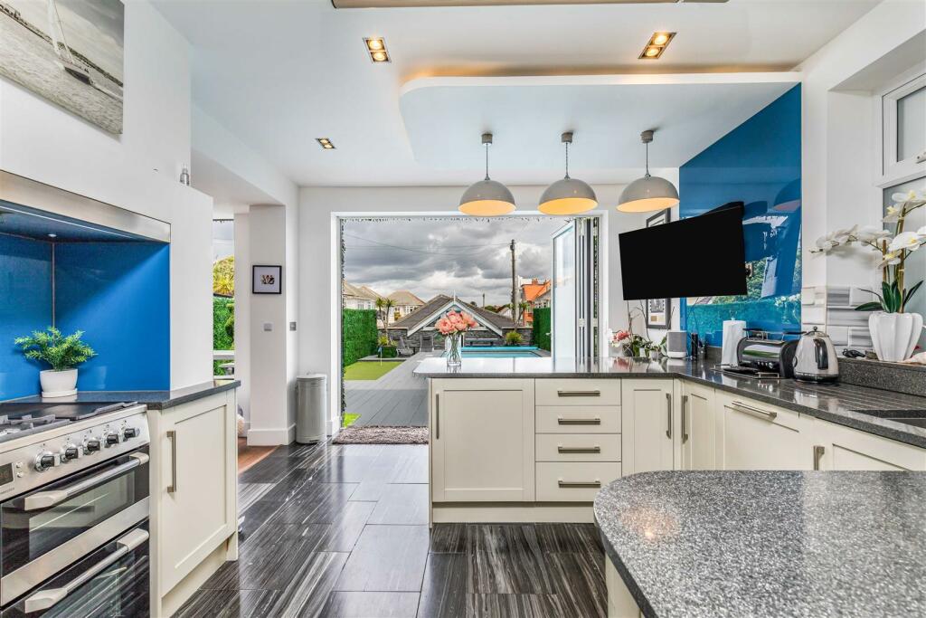House in Christchurch, Southbourne, Bournemouth - View 3