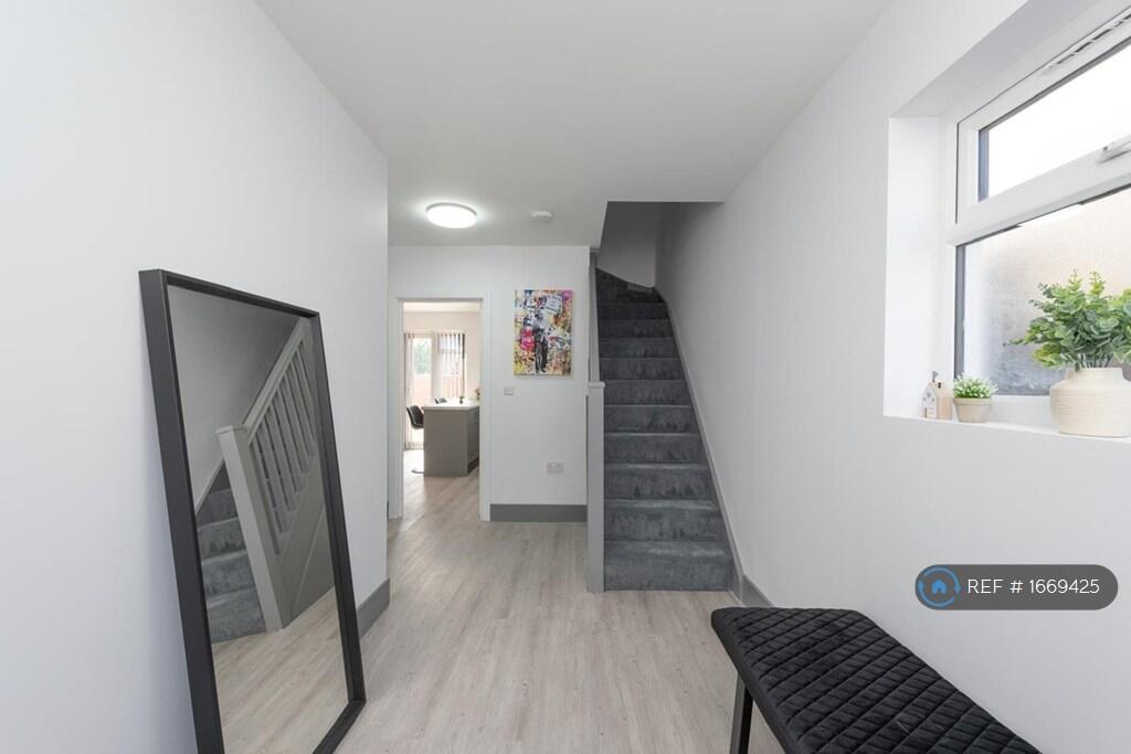 House in Twickenham - View 5