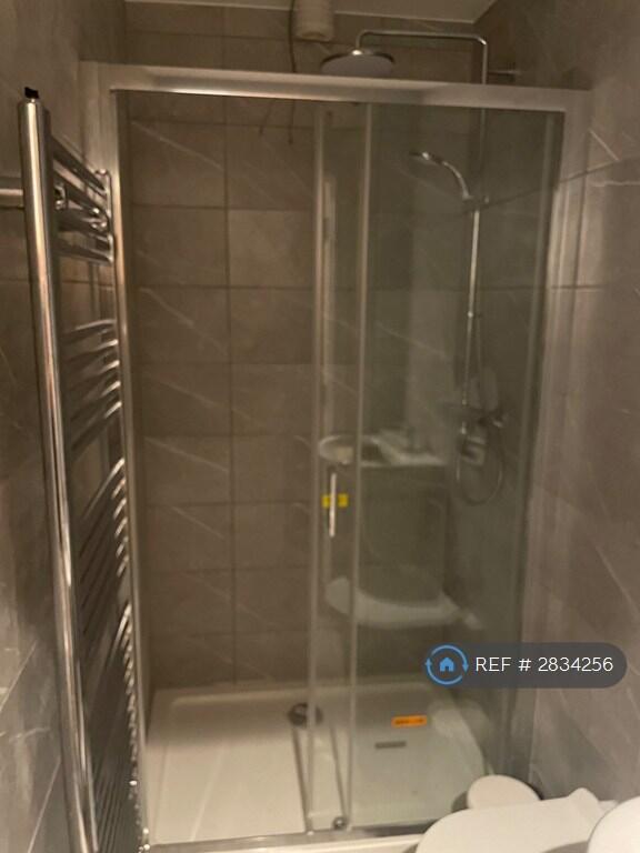 5 bedroom semi-detached house for rent